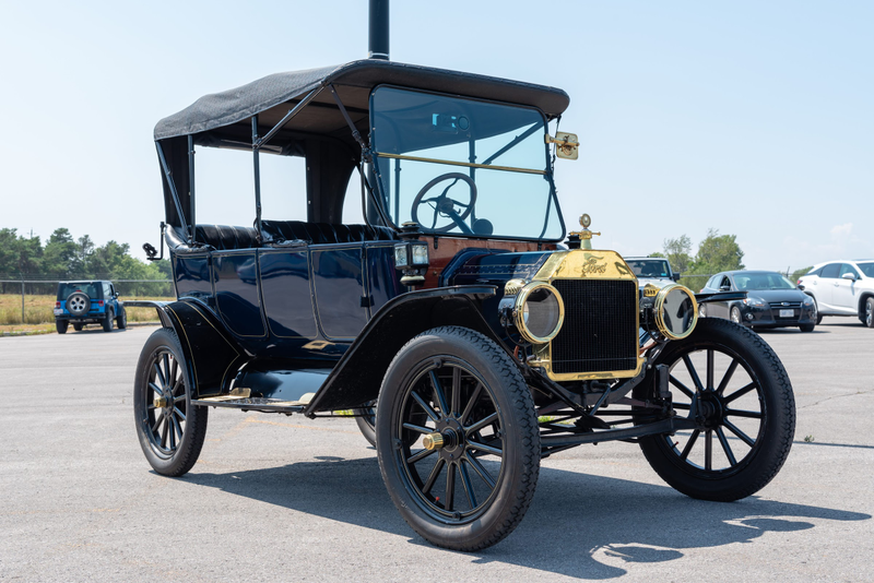 Illustration for article titled Horseless Carriages Visit Our Museum